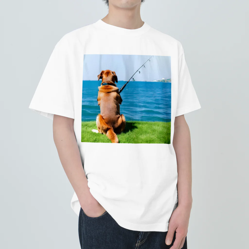 the dog is ⚫︎⚫︎ing ✖️✖️のthe dog is fishing fish Heavyweight T-Shirt