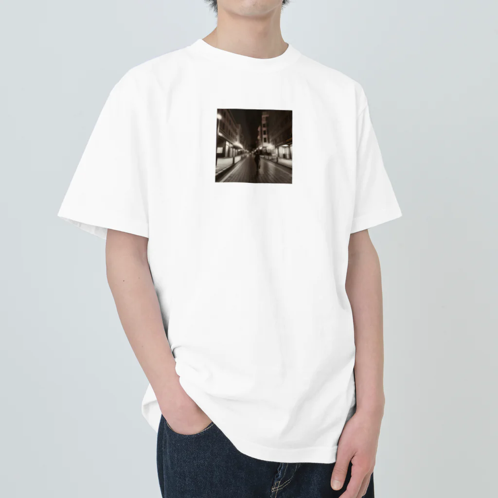 Atelier_de_rossiの黒猫夜景 Heavyweight T-Shirt