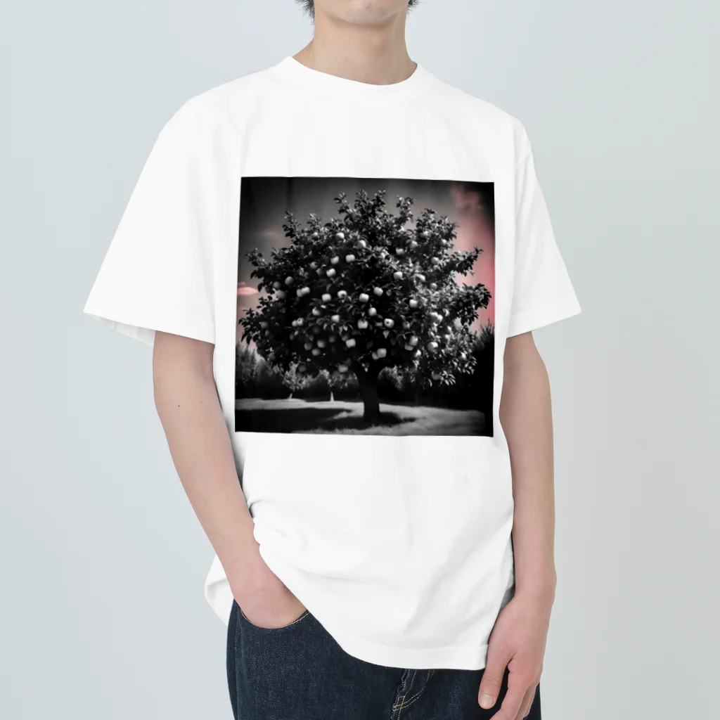 KUZUのりんごの木グッズ Heavyweight T-Shirt