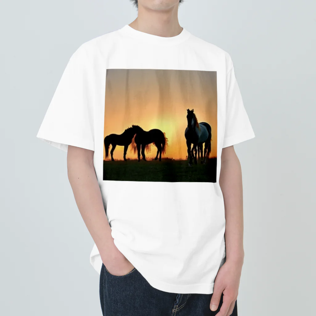 宇宙開発デザイン科の夕陽の中の馬 Heavyweight T-Shirt