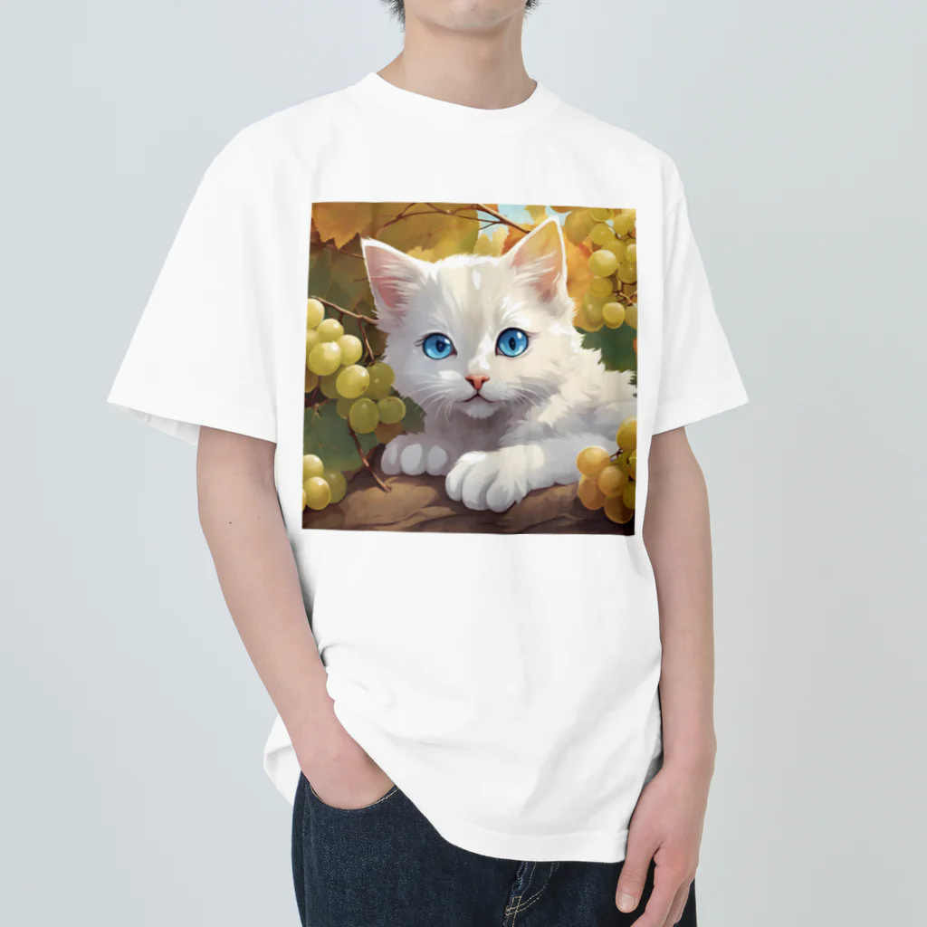 yoiyononakaの葡萄畑の番猫02 Heavyweight T-Shirt