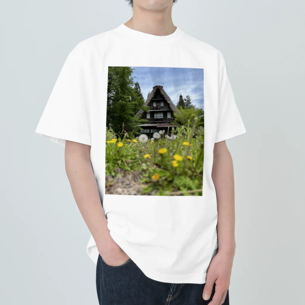 COSMIC Galleryの白川郷・五箇山の合掌造り集落 Heavyweight T-Shirt