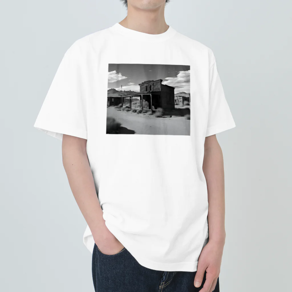 崖っぷちのポニョの"Nostalgia Ville：さびれた町の魅力を感じるグッズ" Heavyweight T-Shirt