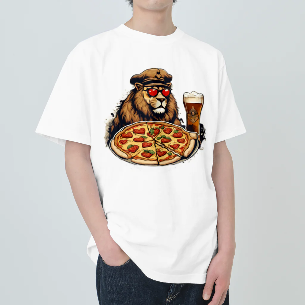 gorillArtの軍曹ライオンが愛するビールとピザ ヘビーウェイトTシャツ