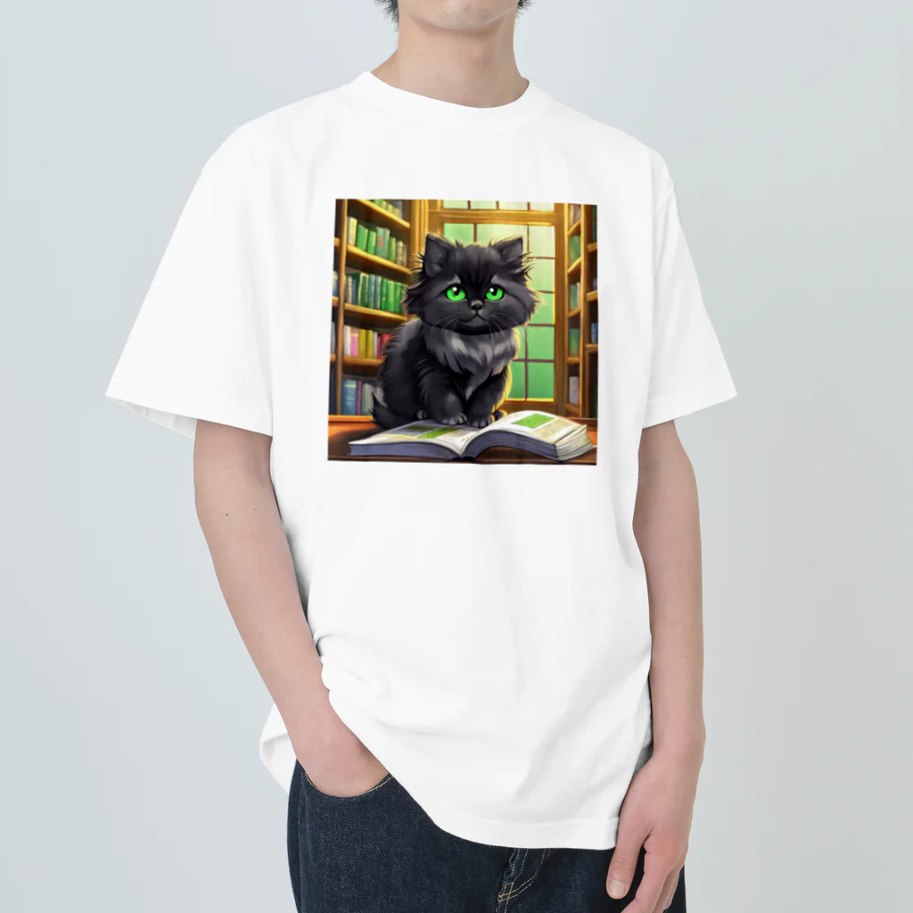 yoiyononakaの図書室の黒猫02 ヘビーウェイトTシャツ