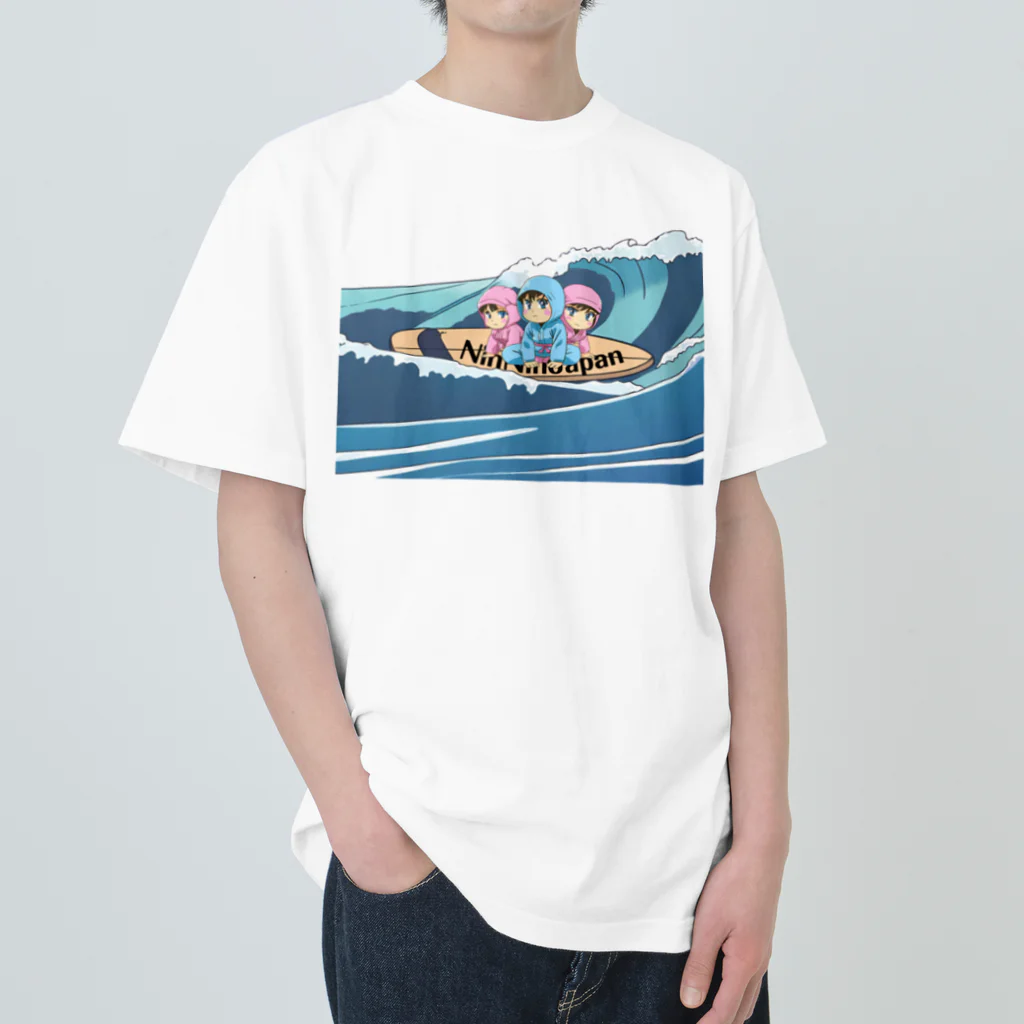 ニンニン忍者パンの愛くるしい子供忍者達がサーフボードで海に！？ Heavyweight T-Shirt