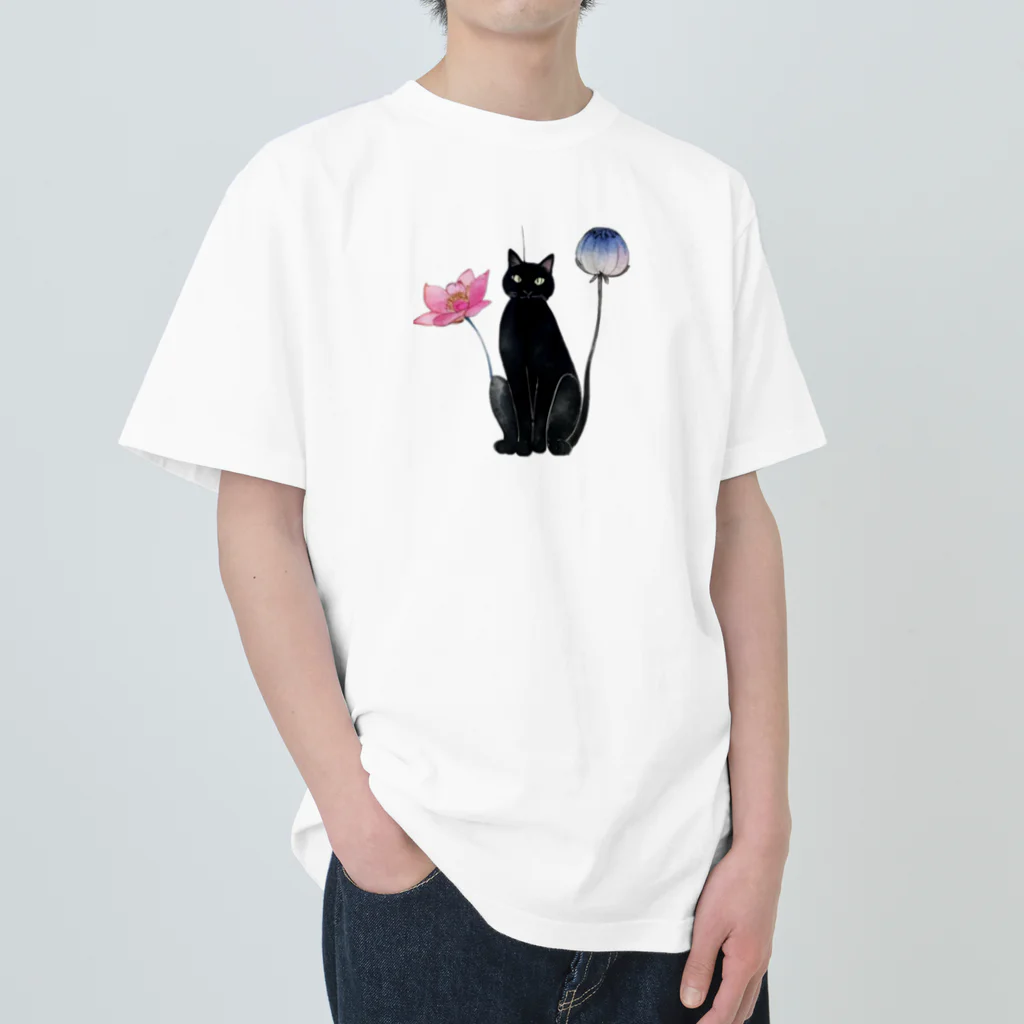 幸運のしっぽの黒猫と花 ヘビーウェイトTシャツ