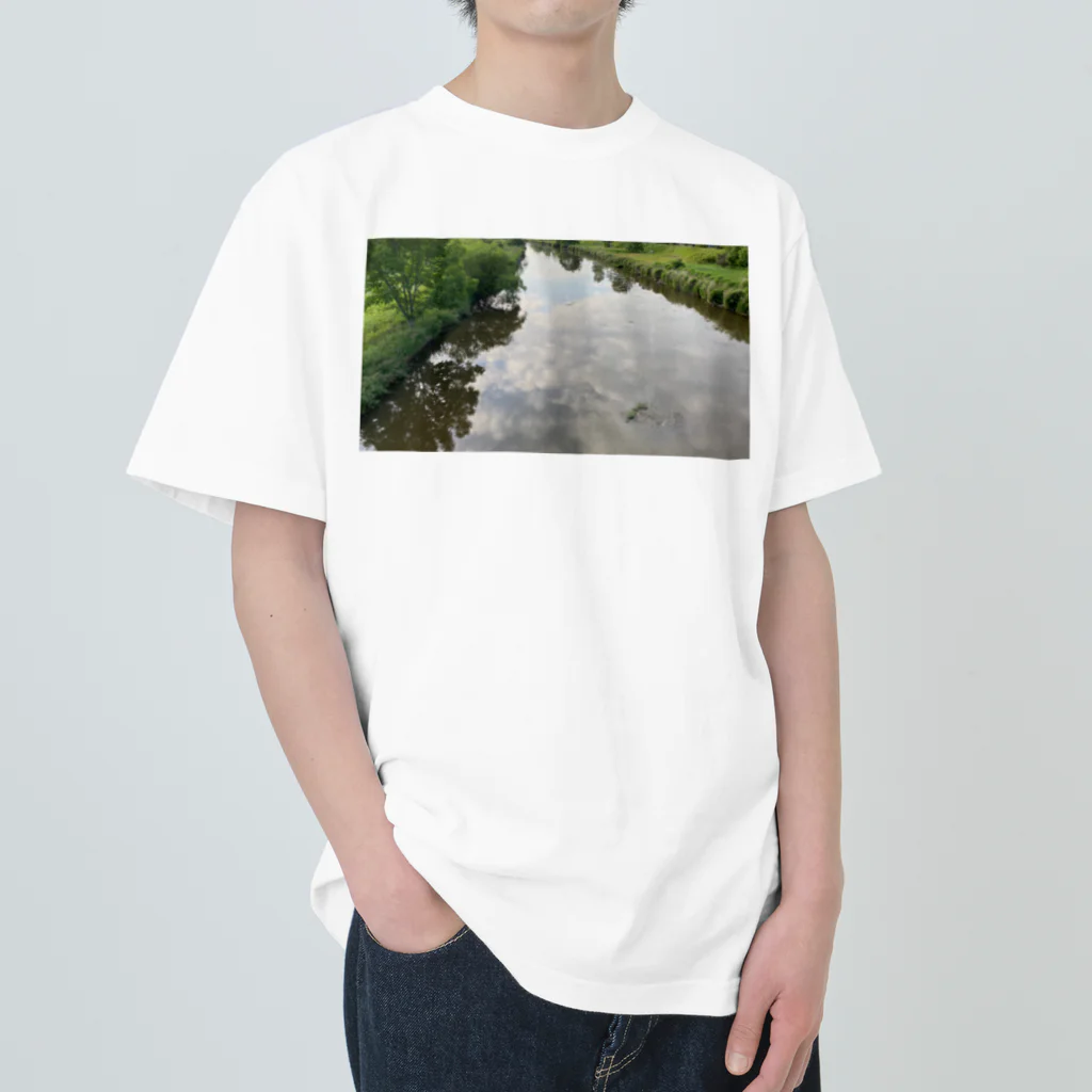 日常をのぞき見してみるの川面 夏の風景 Heavyweight T-Shirt