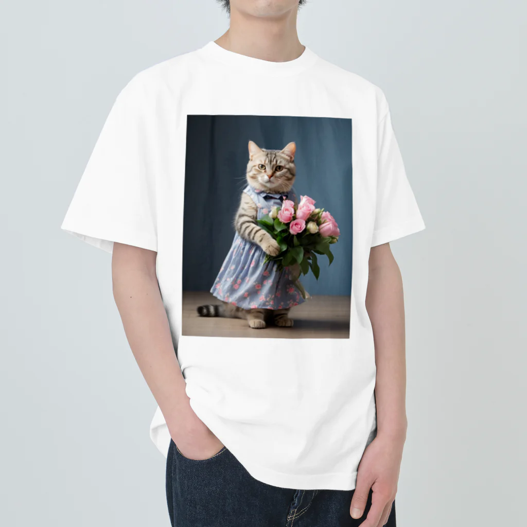 kuronyansuzuのお祝いの花束を持っているアメショーちゃん Heavyweight T-Shirt