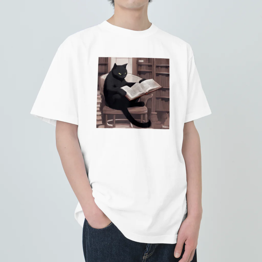 mugcupの本を読む黒猫 Heavyweight T-Shirt