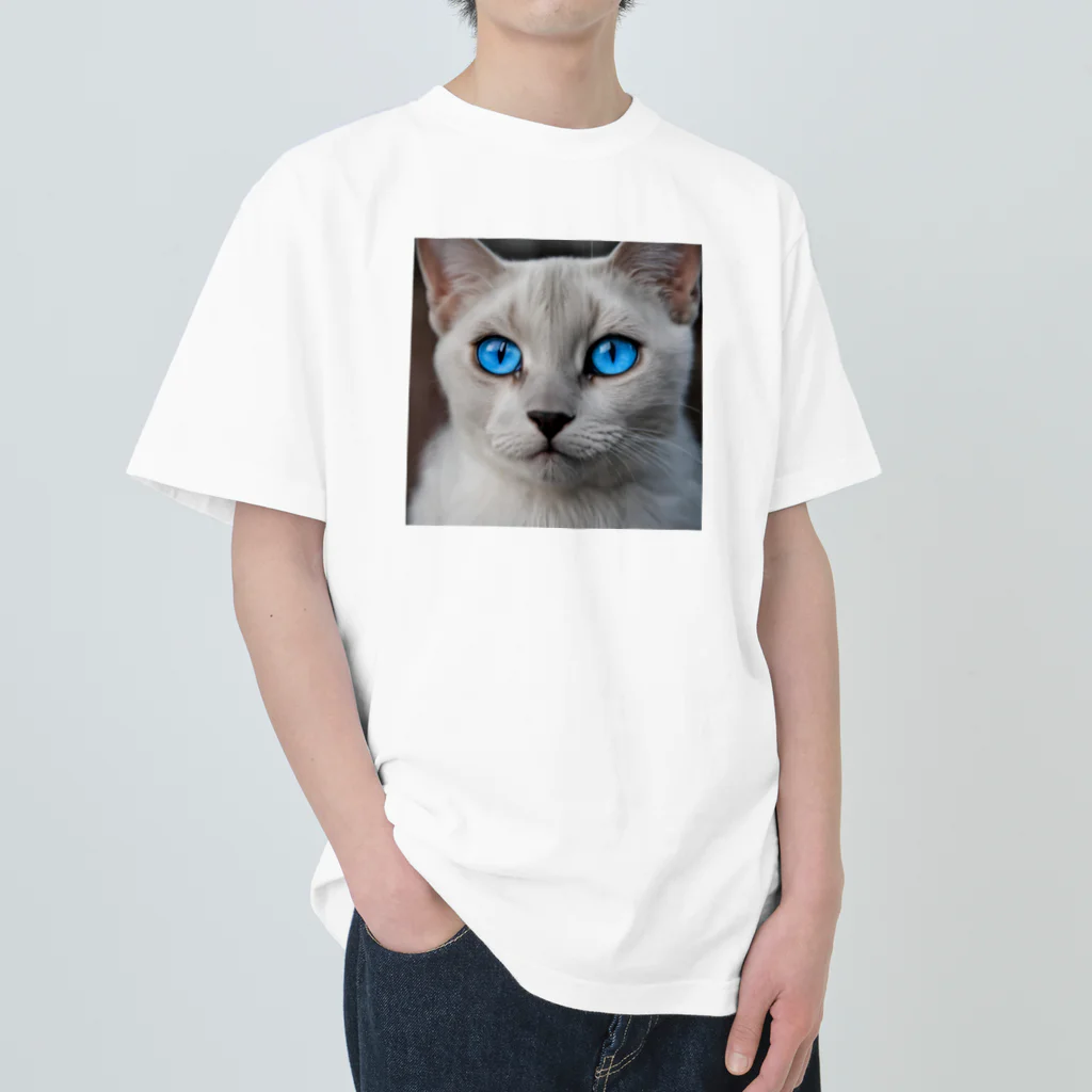 ソラトラの青目の猫 Heavyweight T-Shirt