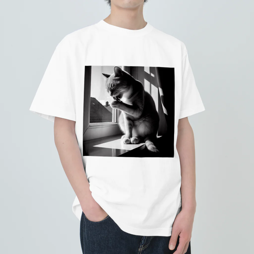 猫は癒やしの毛づくろい猫 Heavyweight T-Shirt