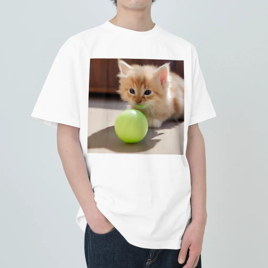 SkyBlueのもふもふな子猫 Heavyweight T-Shirt