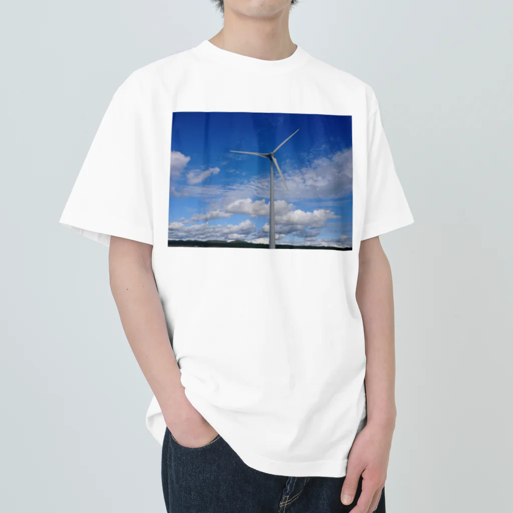 渡部　擁介の青い空と風車 Heavyweight T-Shirt