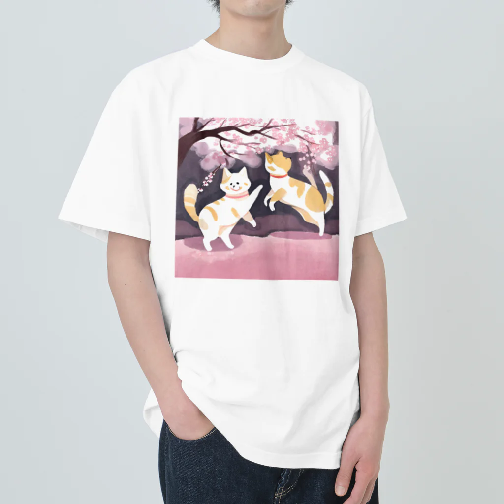 Shironekokuuの桜で遊ぶ犬と猫 ヘビーウェイトTシャツ