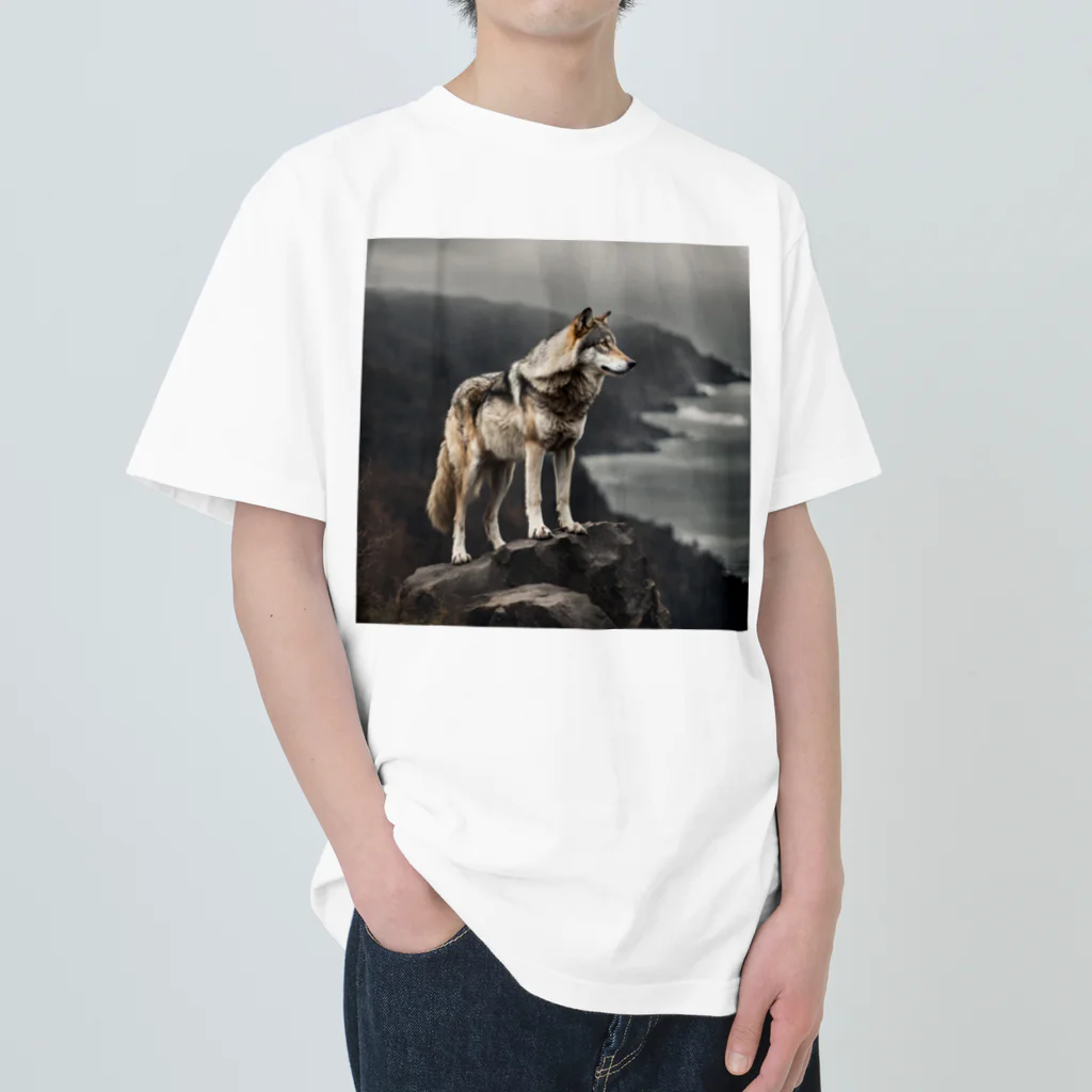 Moon_Howlの崖端の狼 Heavyweight T-Shirt