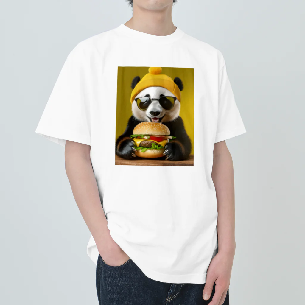 Colorful Canvasのハンバーガーを食べるパンダ Heavyweight T-Shirt