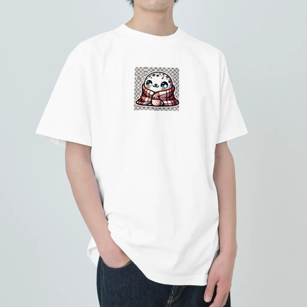 中村悠弥のブランケットにくるまるゴマフアザラシ Heavyweight T-Shirt