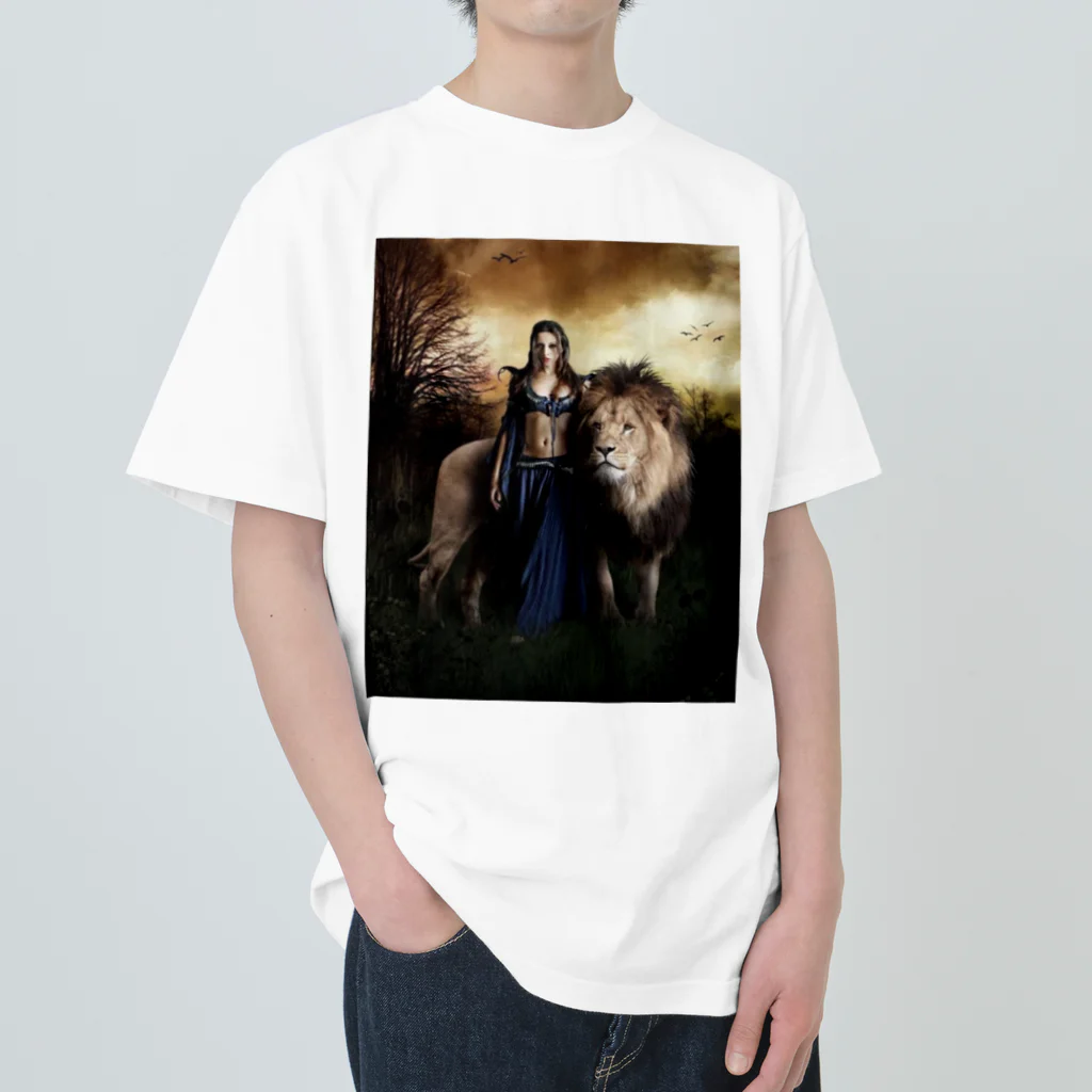 SWQAの女性とライオン ヘビーウェイトTシャツ