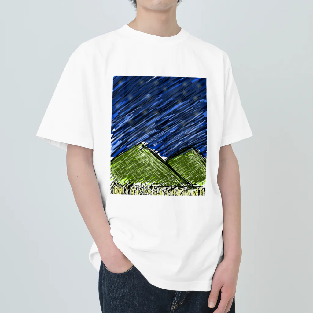 屋根裏部屋の山と夜空 ヘビーウェイトTシャツ