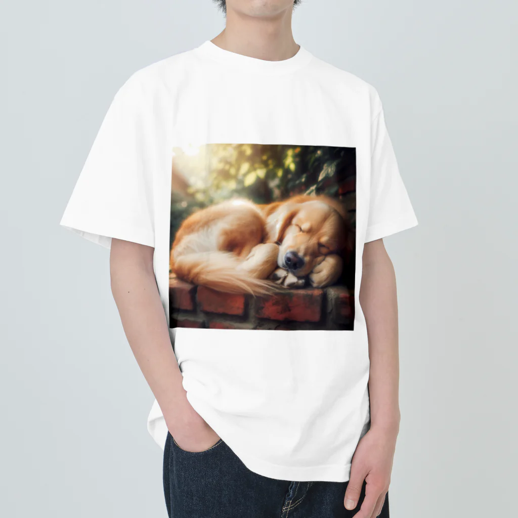 Ykhsの犬がぐっすり眠っている姿、超キュート！🐶💤 Heavyweight T-Shirt