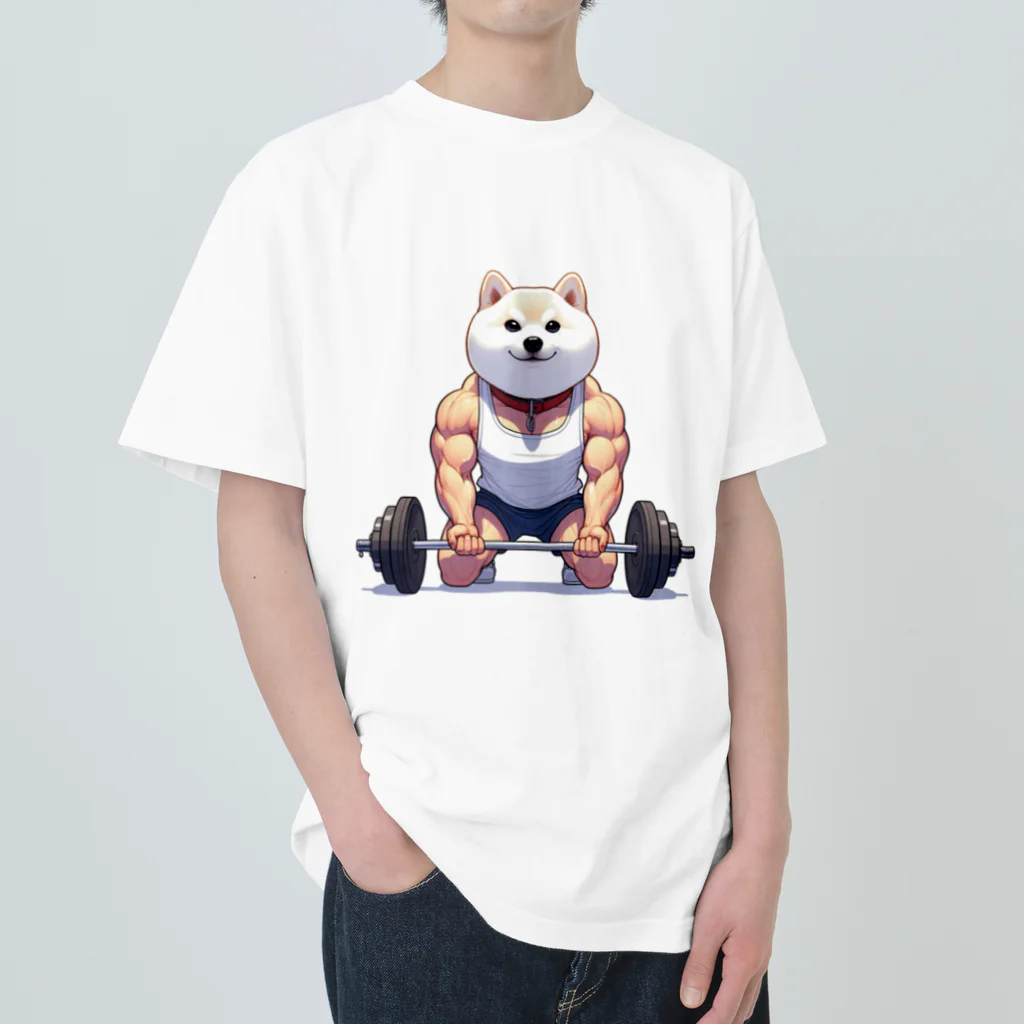 柴犬に囲まれたいのバーベルを上げようとするムキムキの白柴犬 ヘビーウェイトTシャツ