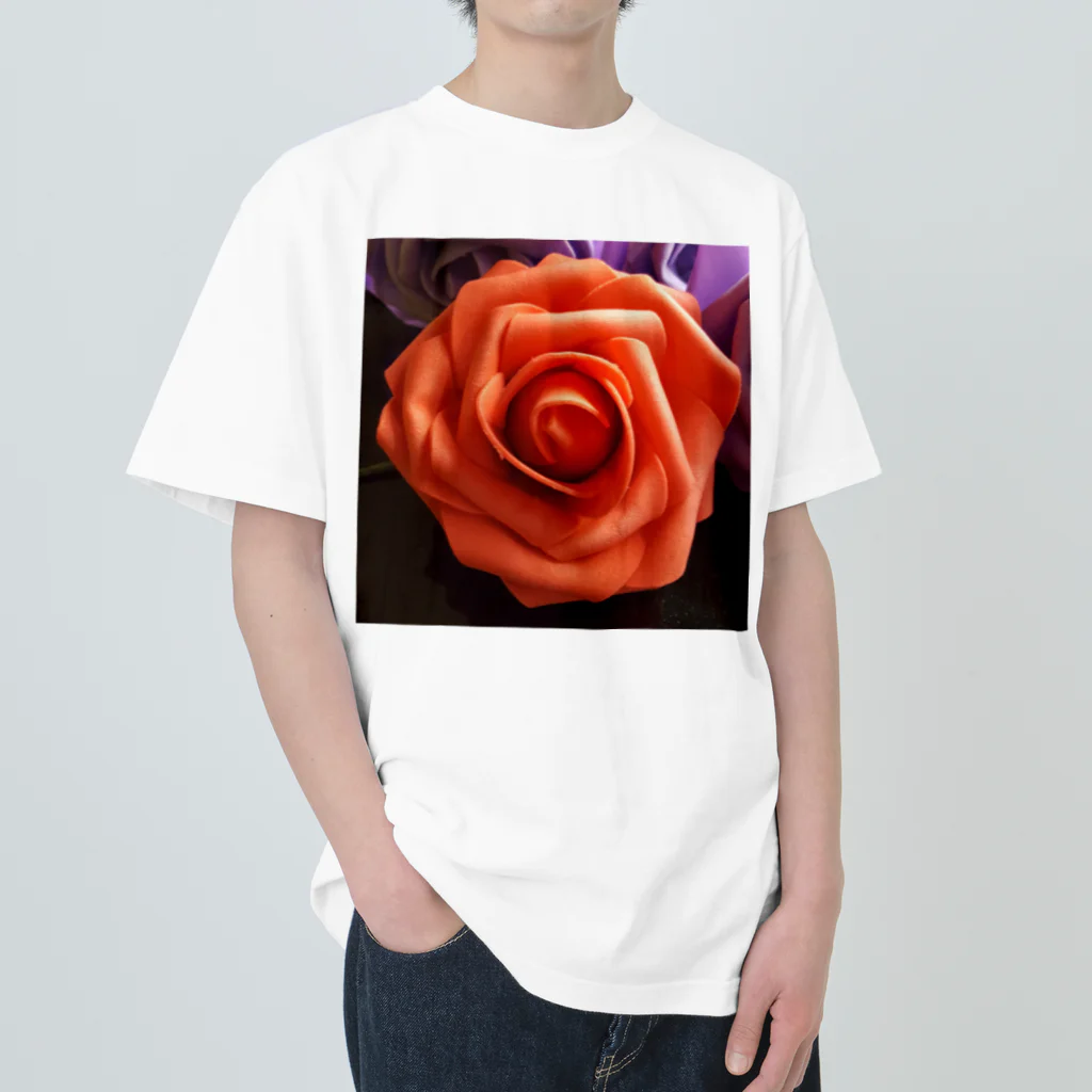 Karunの魅力的な赤い薔薇 ヘビーウェイトTシャツ