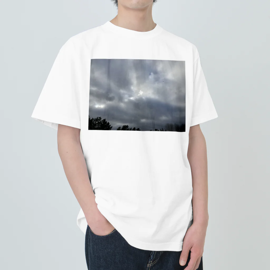 そらの4月22日　吹き荒れる風と雲 ヘビーウェイトTシャツ