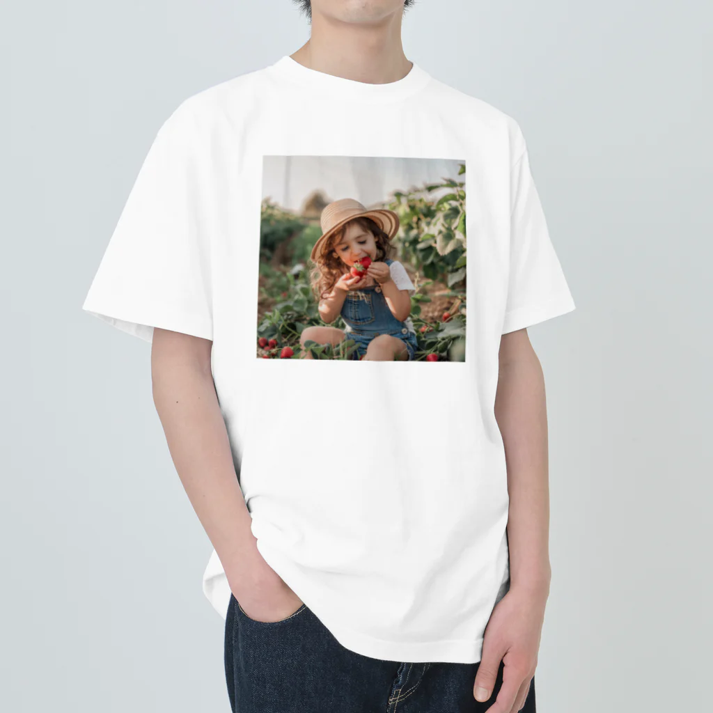 AQUAMETAVERSEの苺狩りで口にほうばんでいる女の子　ラフルール　1859 Heavyweight T-Shirt