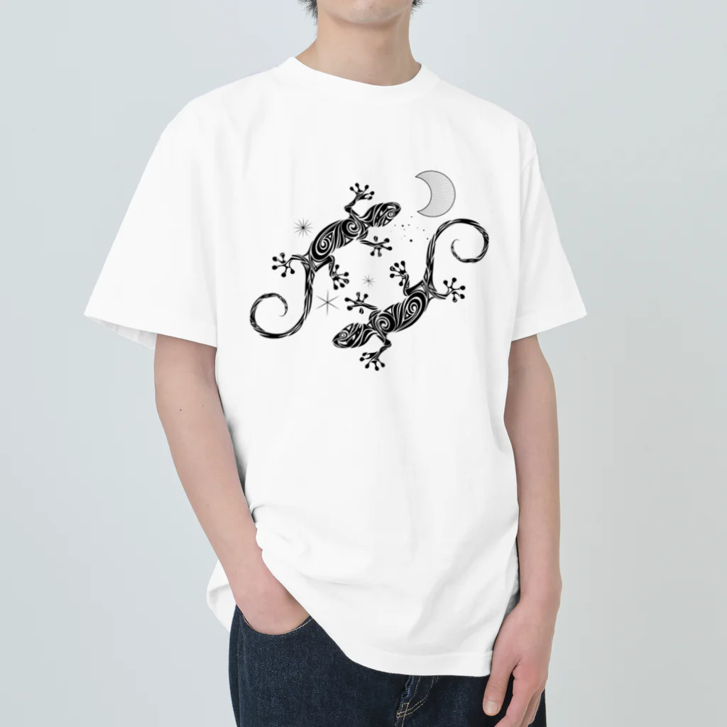 chicodeza by suzuriのトカゲと月と星 ヘビーウェイトTシャツ