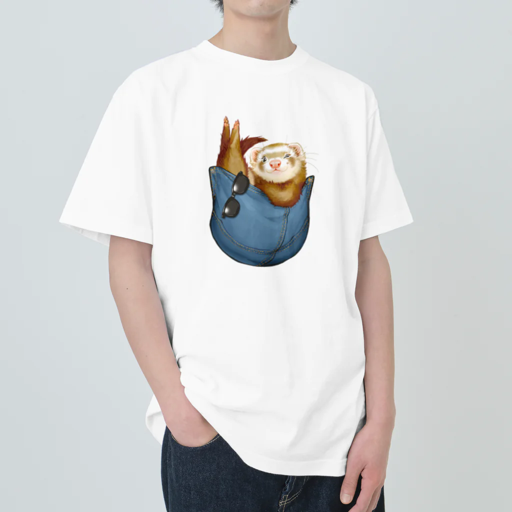 いちごだわし🐹のポケットに入っておでかけについてくるフェレット ヘビーウェイトTシャツ