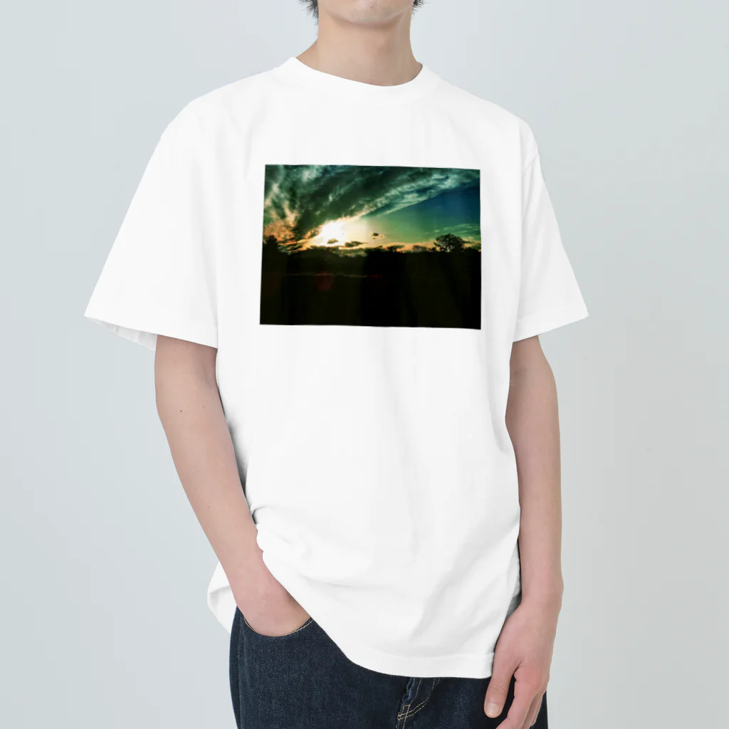 SHOPマニャガハの変わる空、変わる雲 Heavyweight T-Shirt