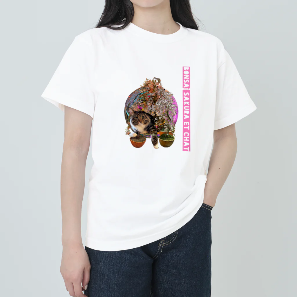 Mioluckypinkyの桜盆栽と猫 ヘビーウェイトTシャツ