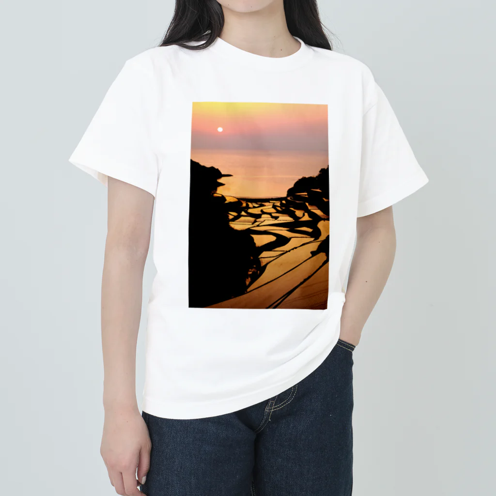 小佐々塾の夕陽と棚田 Heavyweight T-Shirt