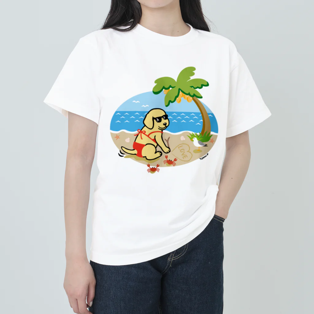 ハッピー・ラブラドールズの浜辺のイエローラブラドールビキニガール Heavyweight T-Shirt