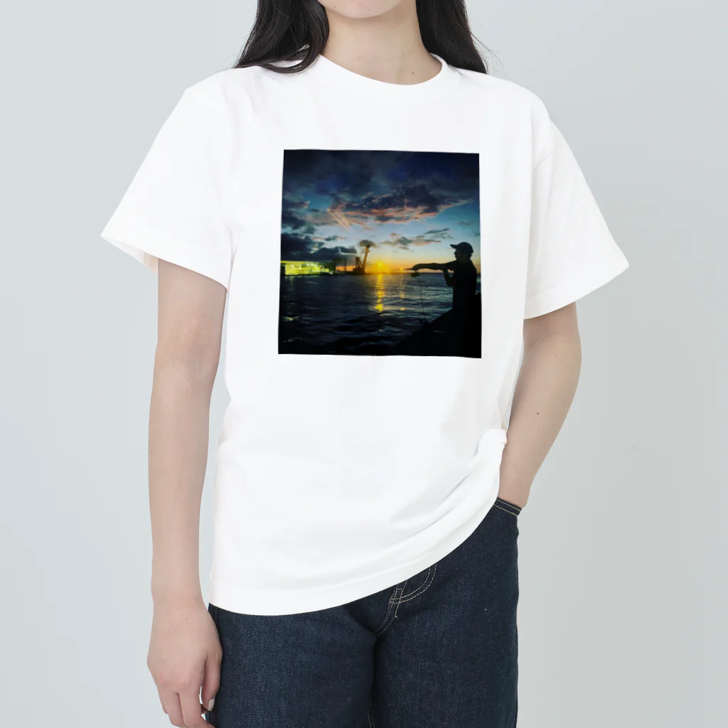 つれない農家のkeep cast for sunrise. Heavyweight T-Shirt