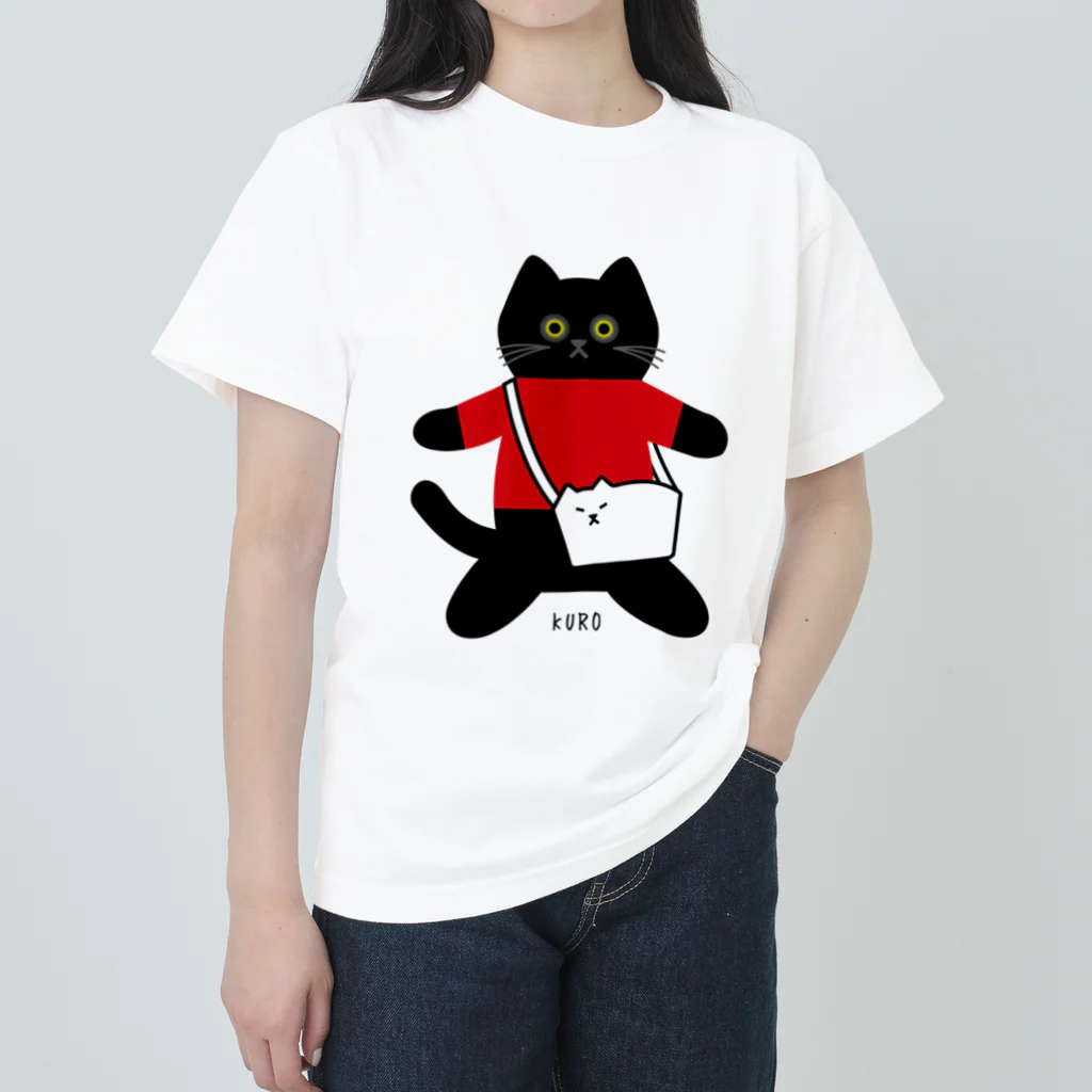 KAYOPANの白猫バッグを持ってお出かけするくろねこクロくん ヘビーウェイトTシャツ