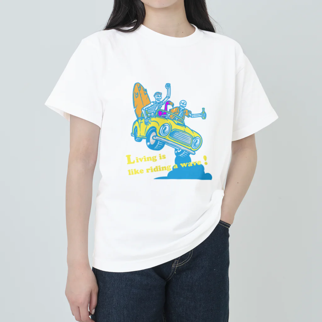 tekutekupockeのBEACH! Living is like riding a wave! ヘビーウェイトTシャツ