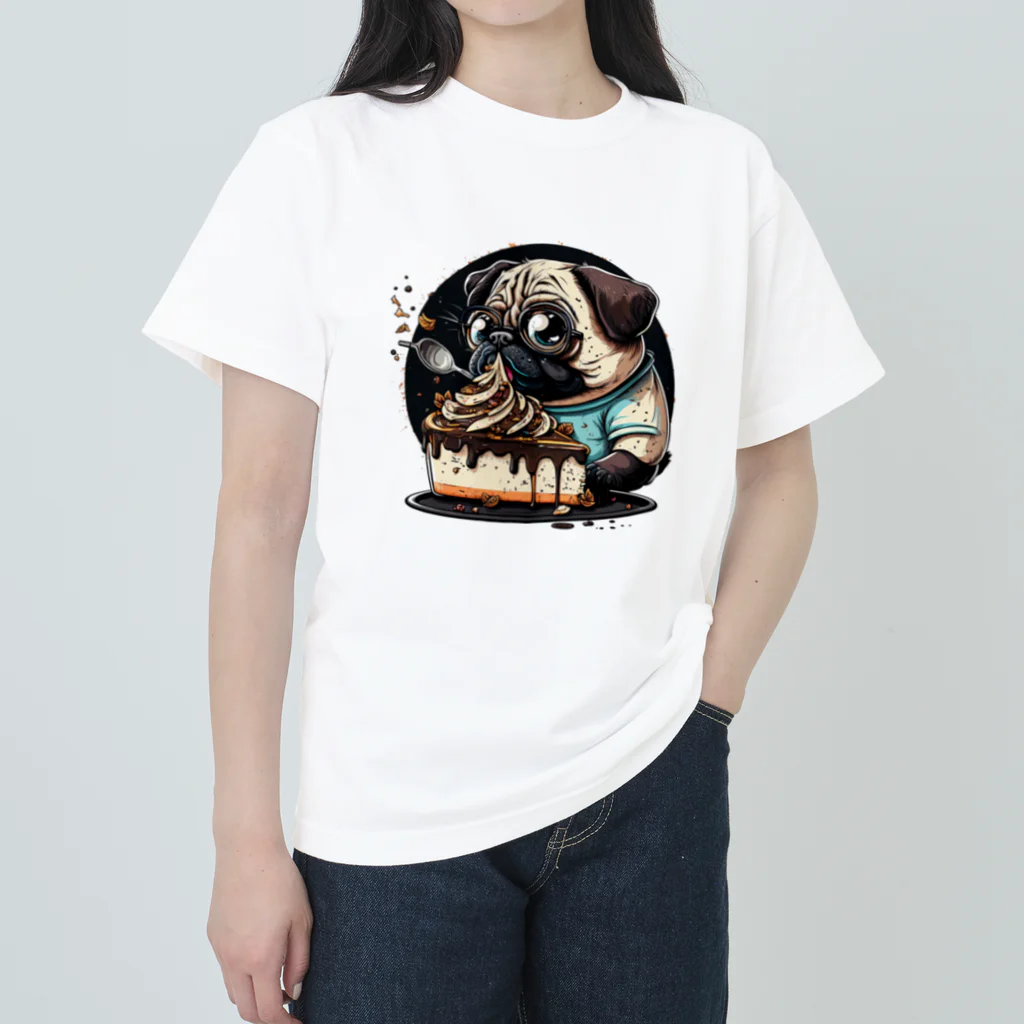 doggoodsのおいしいケーキを食べるかわいいパグ Heavyweight T-Shirt