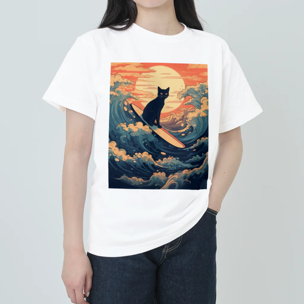 たゆたゆの夕焼けと波乗りする黒猫 Heavyweight T-Shirt