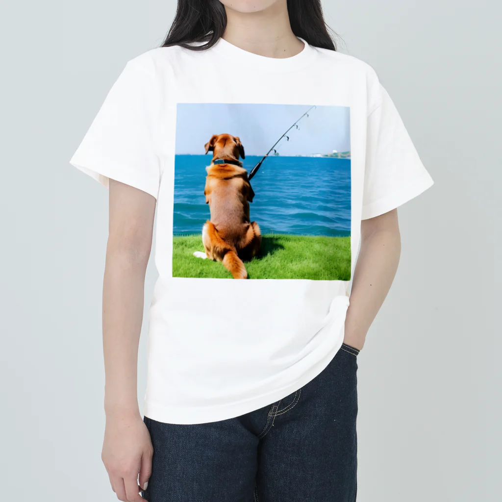 the dog is ⚫︎⚫︎ing ✖️✖️のthe dog is fishing fish ヘビーウェイトTシャツ