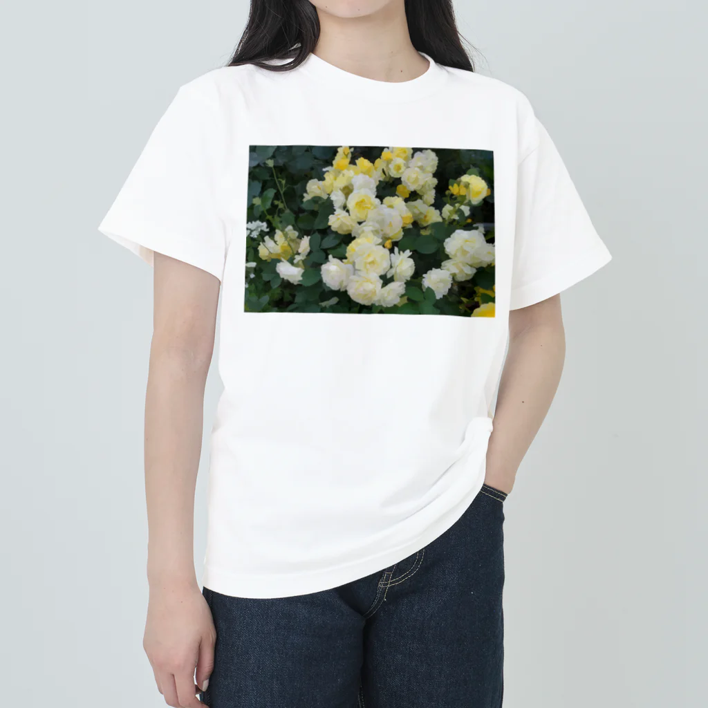 bitpiyoの黄色い薔薇の花 Heavyweight T-Shirt