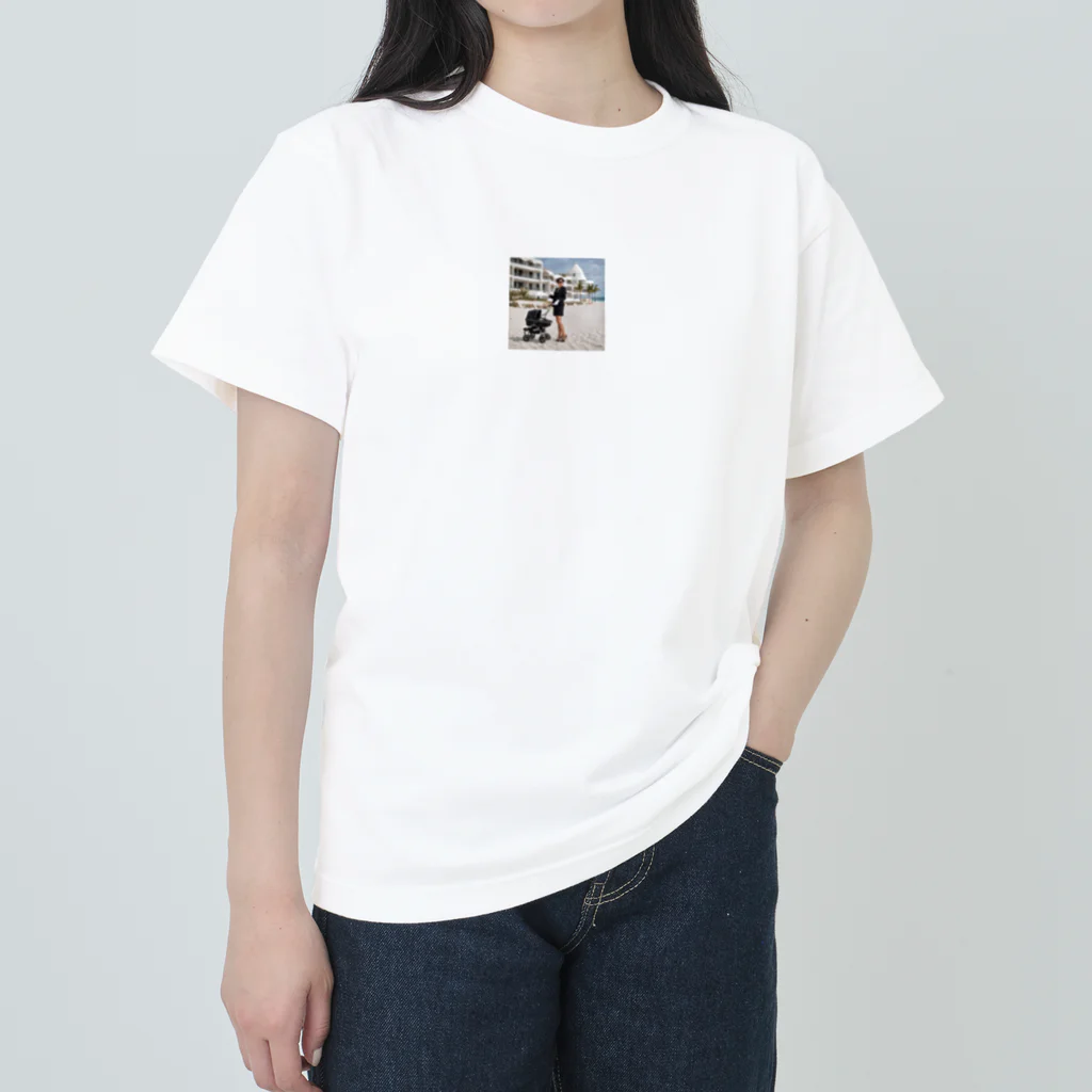 aiのシングルマザーin Resort beach Heavyweight T-Shirt