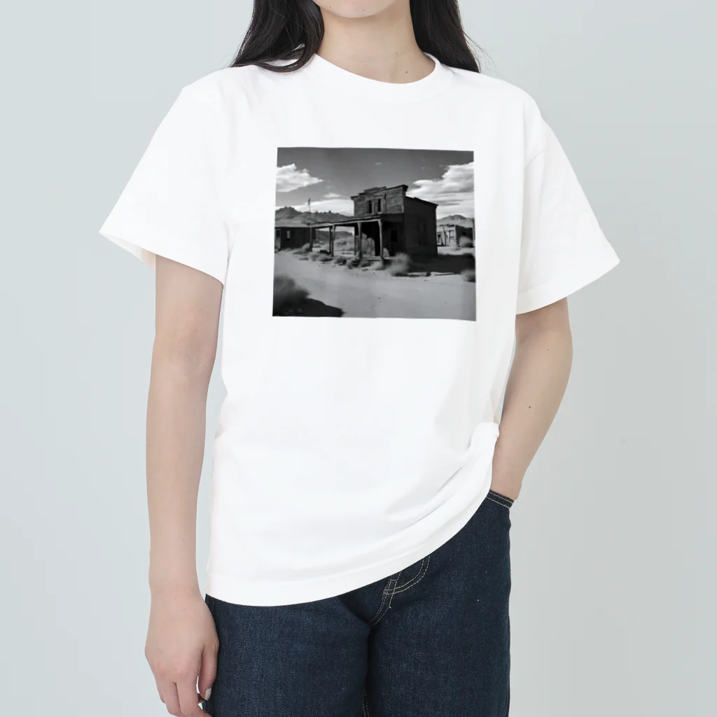 崖っぷちのポニョの"Nostalgia Ville：さびれた町の魅力を感じるグッズ" Heavyweight T-Shirt