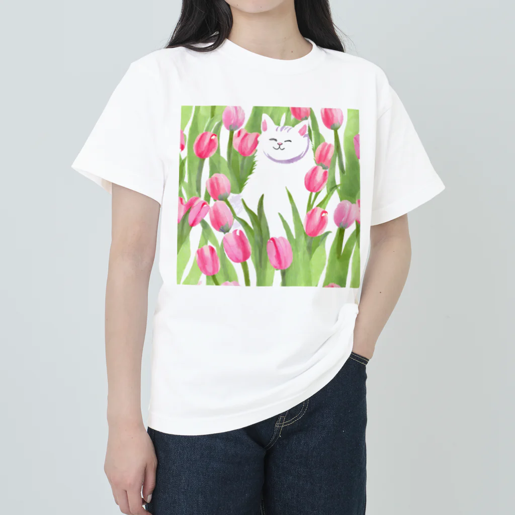 癒しのふわふわ白猫ちゃんのチューリップと白猫ちゃん Heavyweight T-Shirt