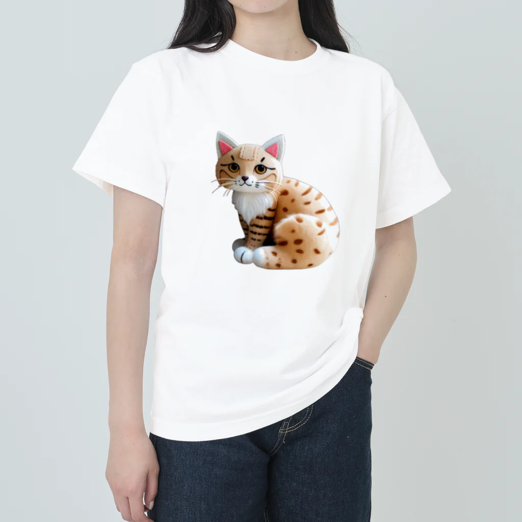 ヤマネコのフェルトで作ったスナネコ Heavyweight T-Shirt