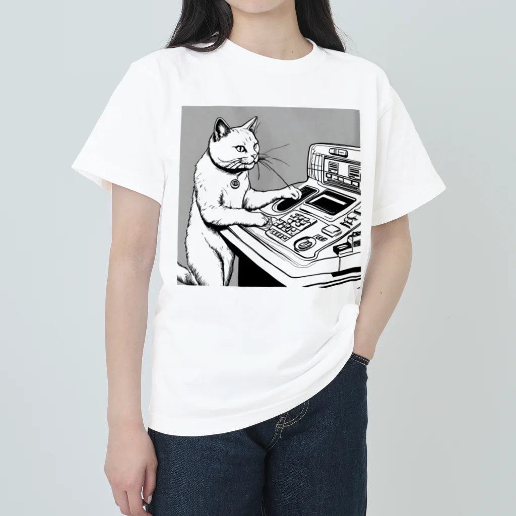 NORI's yoki2shopのボタン猫（シリアス） Heavyweight T-Shirt