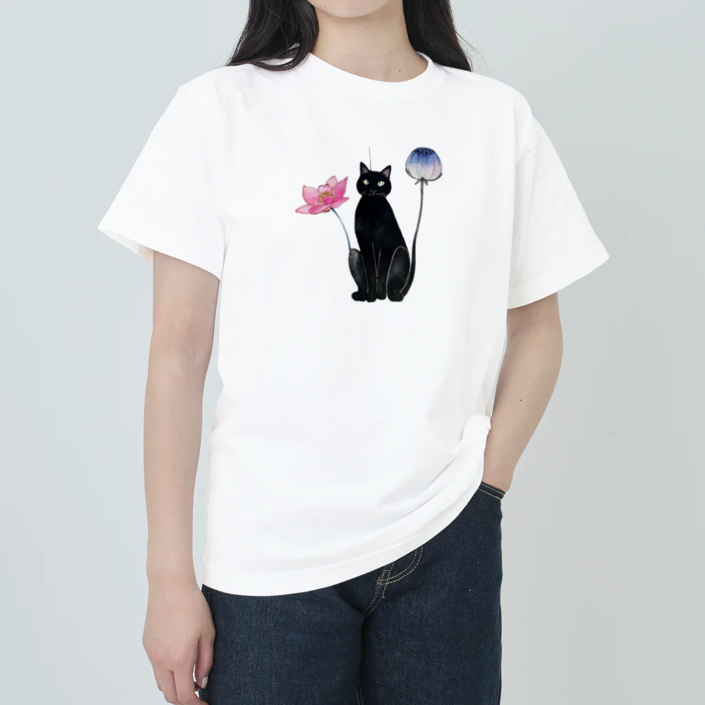 幸運のしっぽの黒猫と花 ヘビーウェイトTシャツ