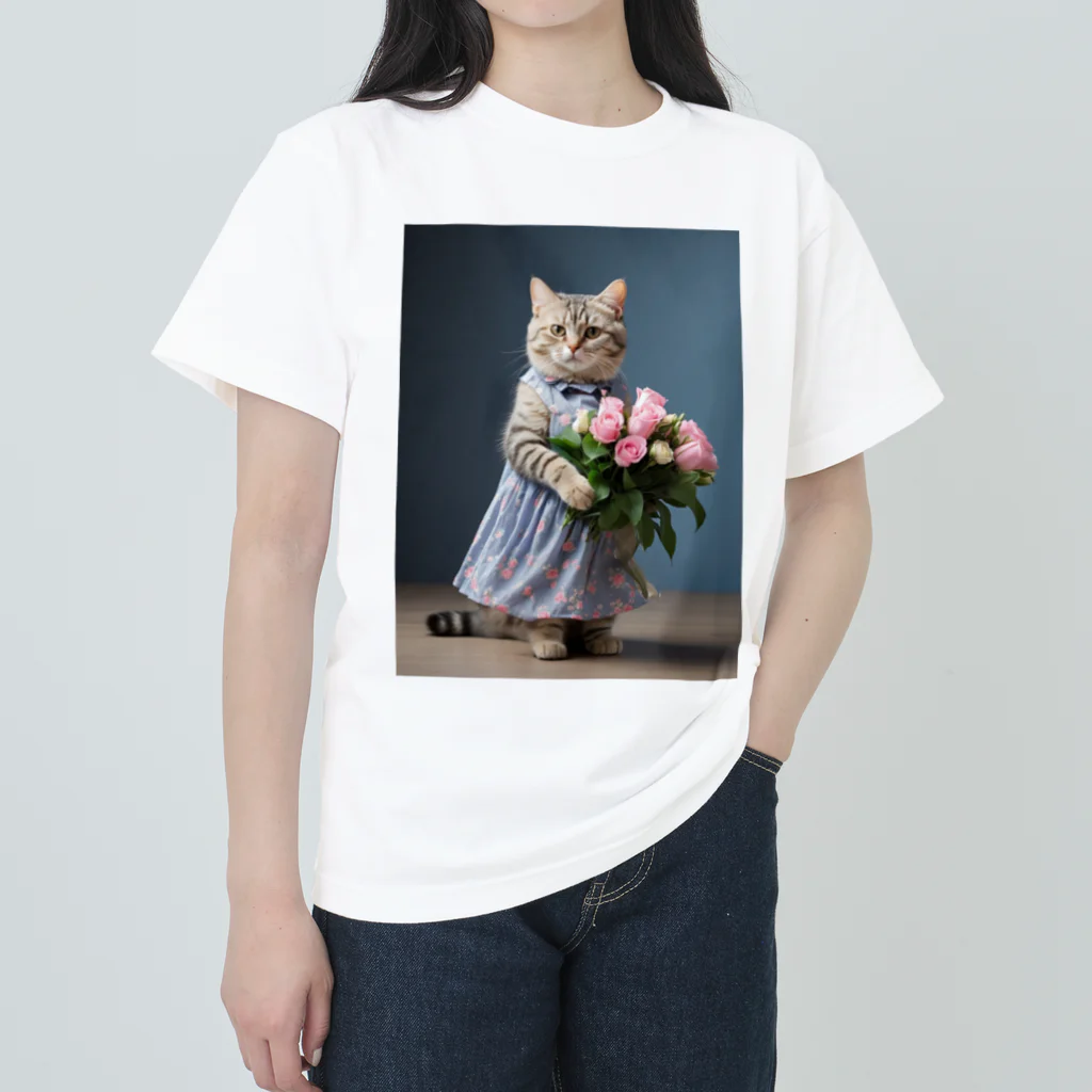 kuronyansuzuのお祝いの花束を持っているアメショーちゃん Heavyweight T-Shirt