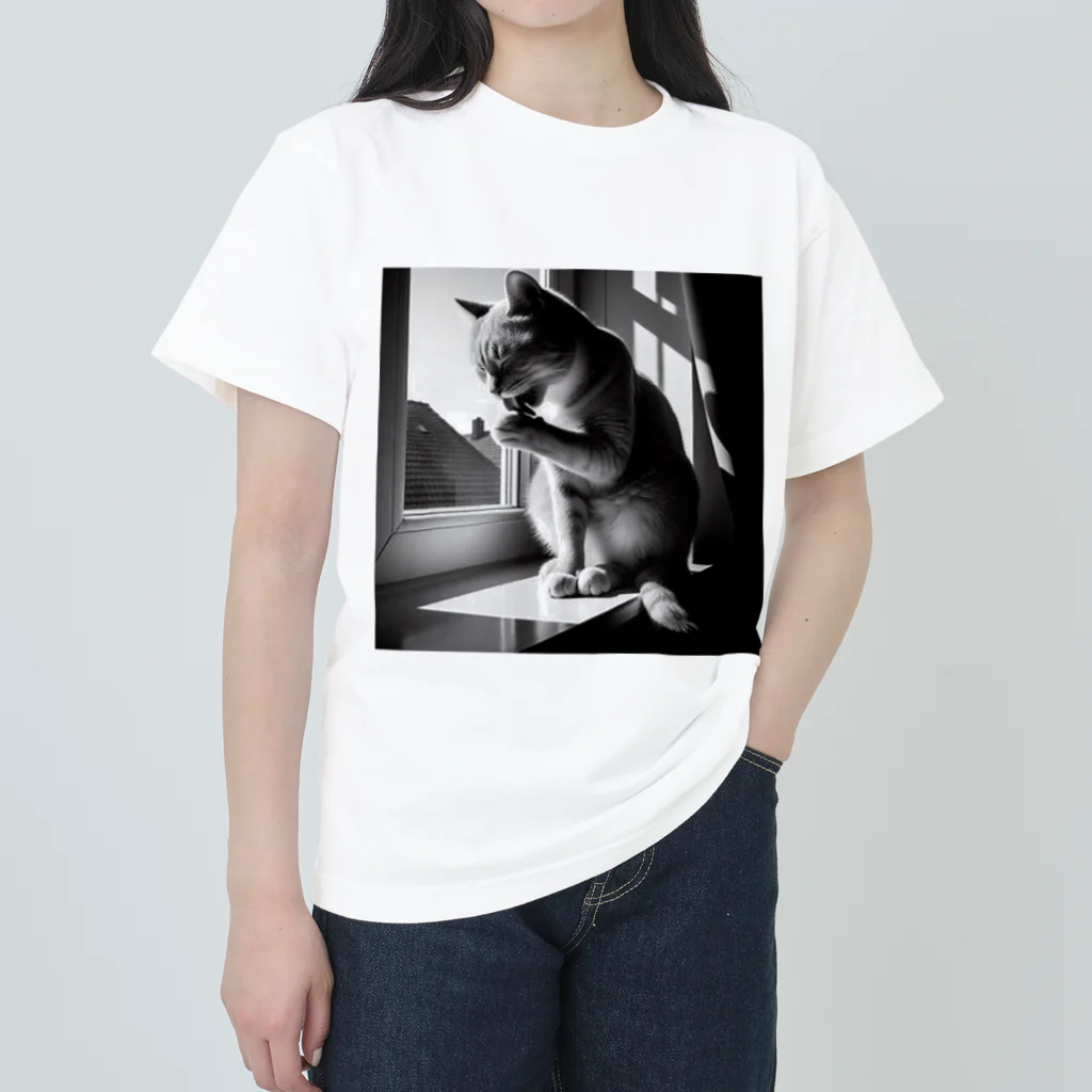 猫は癒やしの毛づくろい猫 Heavyweight T-Shirt